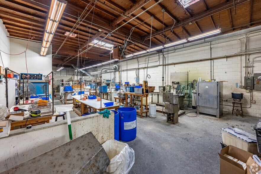 More Photos Of 3014 N Coolidge Ave, Los Angeles Warehouse For Lease