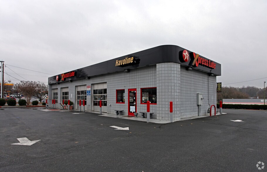 Primary Photo Of 6230 Albemarle Rd, Charlotte Auto Repair For Lease