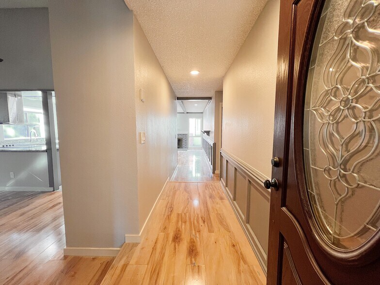 More Photos Of 301 Rivergate Way, Sacramento Multifamily For Sale