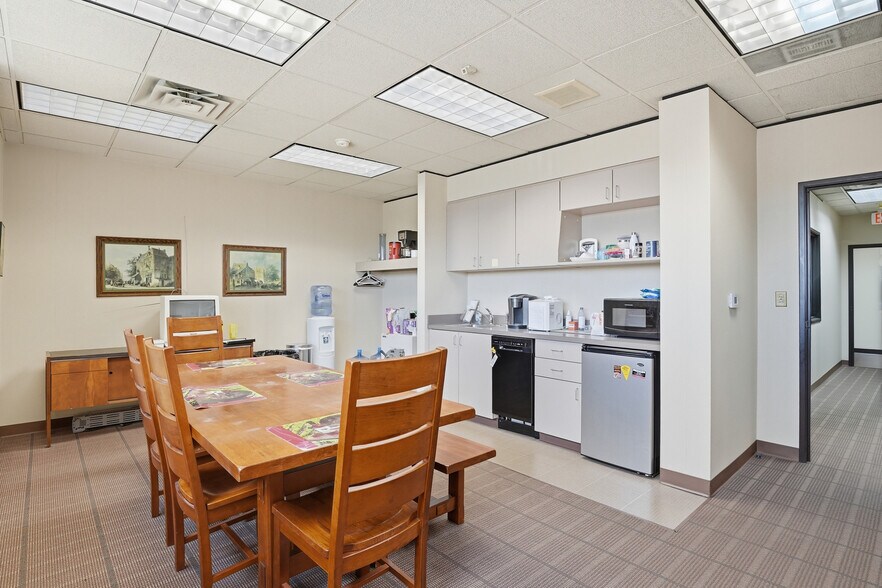 More Photos Of 23498-23520 Michigan Ave, Dearborn Office For Sale