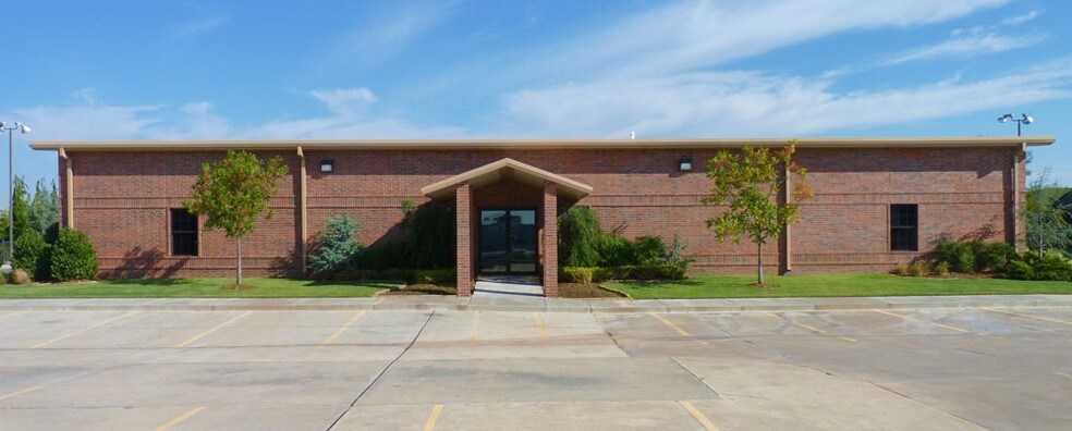 More Photos Of 11825 S Portland Ave, Oklahoma City Light Manufacturing For Lease