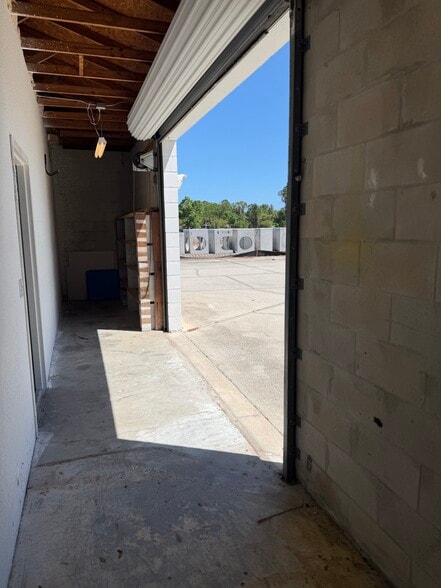 More Photos Of 4751 E Moody Blvd, Bunnell Showroom For Lease