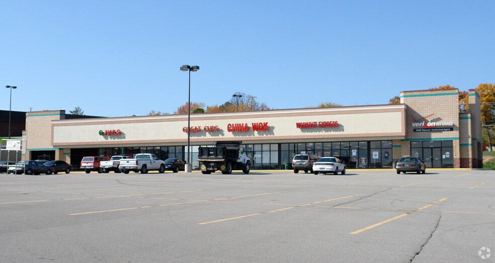 More Photos Of 1005-1017 Crossroads Pl, High Ridge General Retail For Lease