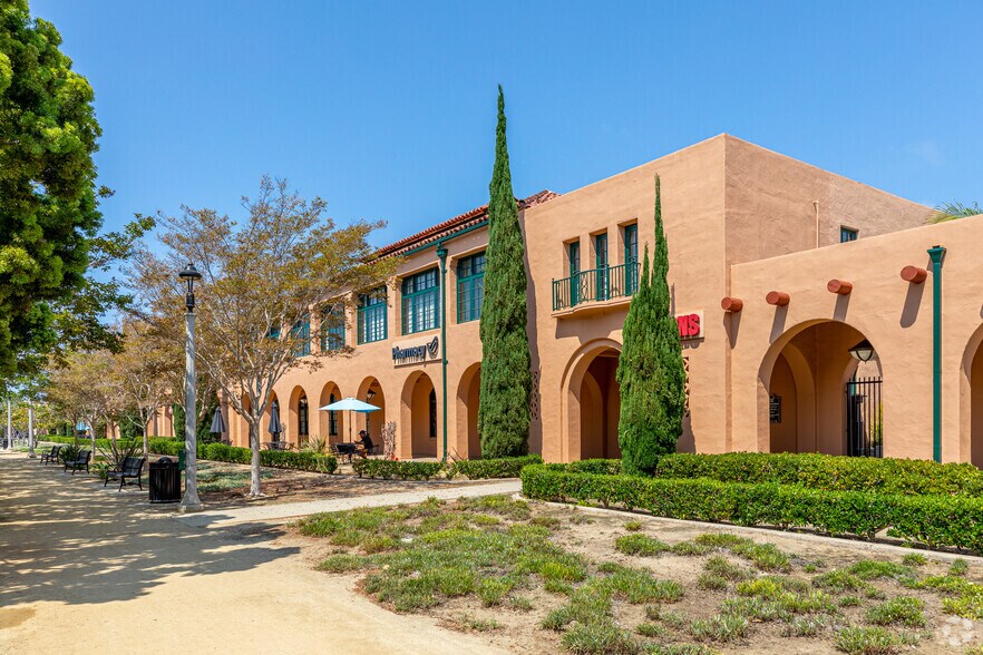 More Photos Of 2820 Historic Decatur Rd, San Diego Unknown For Lease