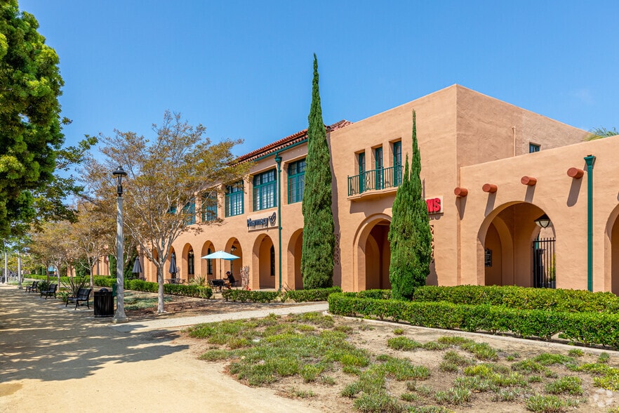 More Photos Of 2820 Historic Decatur Rd, San Diego Unknown For Lease