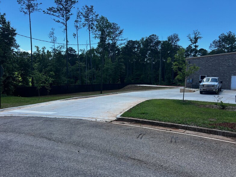 More Photos Of 1890 Jason Industrial Parkway, Winston Distribution For Sale