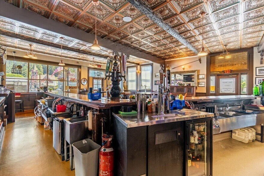 More Photos Of 315 Main St, Ferndale Hotel For Sale