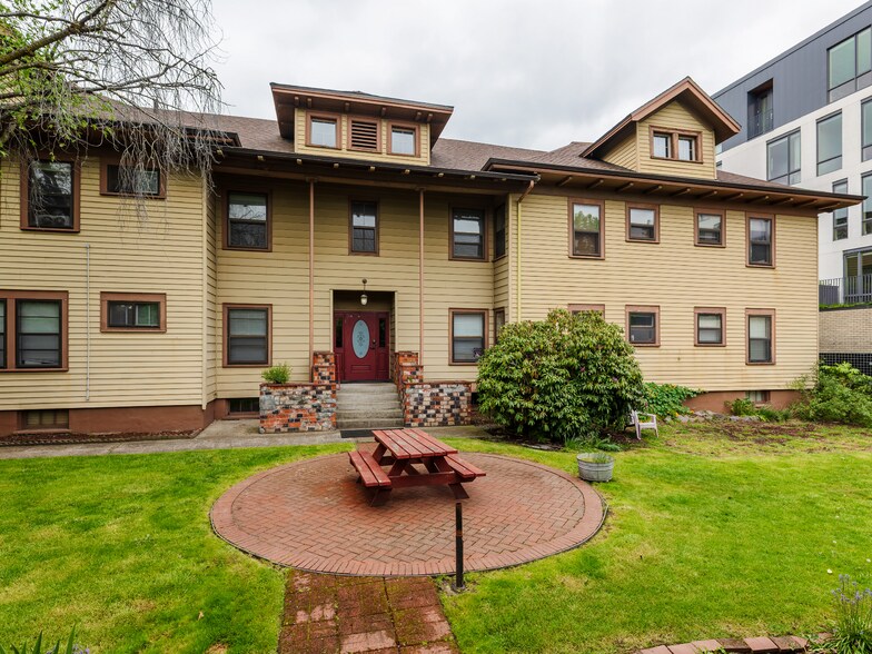 More Photos Of 1830 NW 23rd Pl, Portland Apartments For Sale