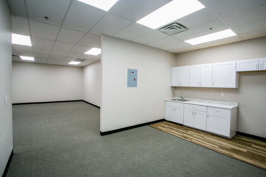 More Photos Of 2700 E Chandler Ave, Las Vegas Medical For Lease