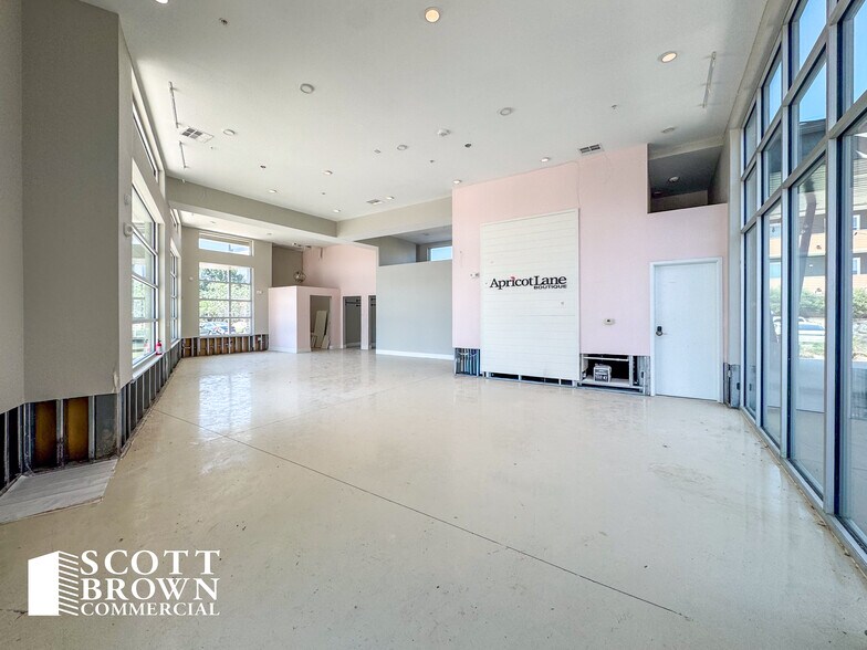 More Photos Of 500 Fort Worth Dr, Denton Storefront Retail Office For Lease