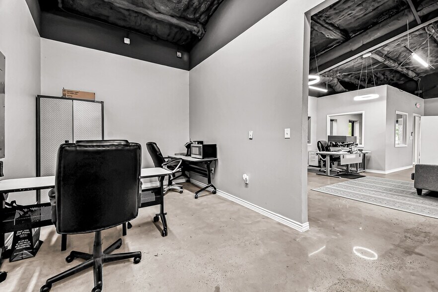More Photos Of 122 Heatherwood Dr, Spring Loft Creative Space For Lease