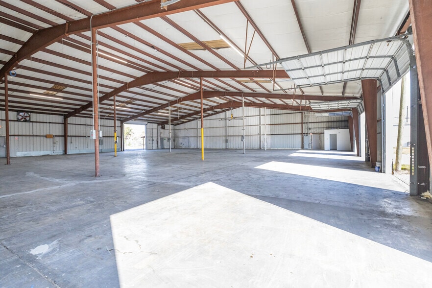 More Photos Of 7818 Depot Ln, Tampa Warehouse For Lease