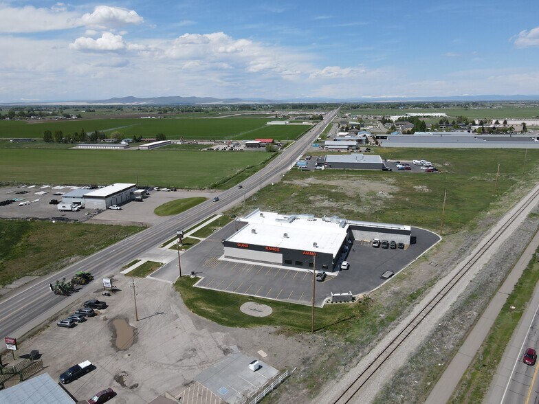 More Photos Of 870 N 2nd E, Rexburg General Retail For Lease