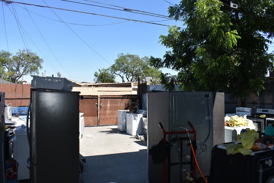 More Photos Of 6904 Atlantic Ave, Bell Storefront For Sale