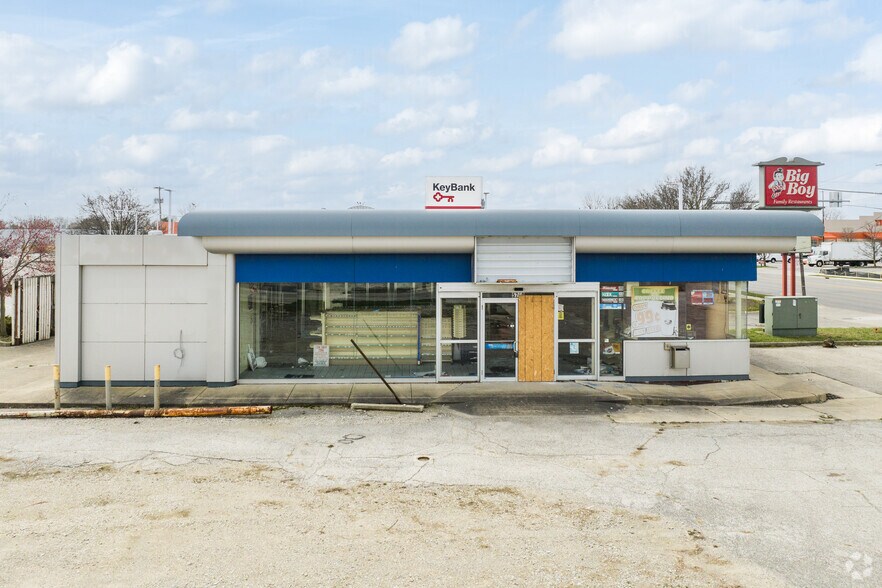 More Photos Of 5760 Lewis Ave, Toledo Convenience Store For Lease