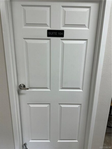 More Photos Of 957 S Lois Ter, Inverness Loft Creative Space For Lease