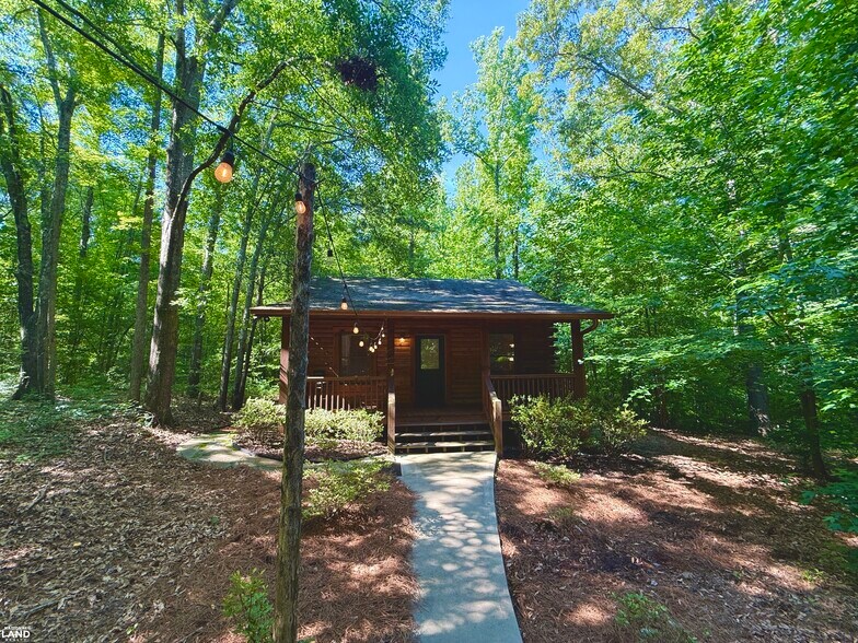More Photos Of 701 Wingert Road rd, Greenwood Specialty For Sale