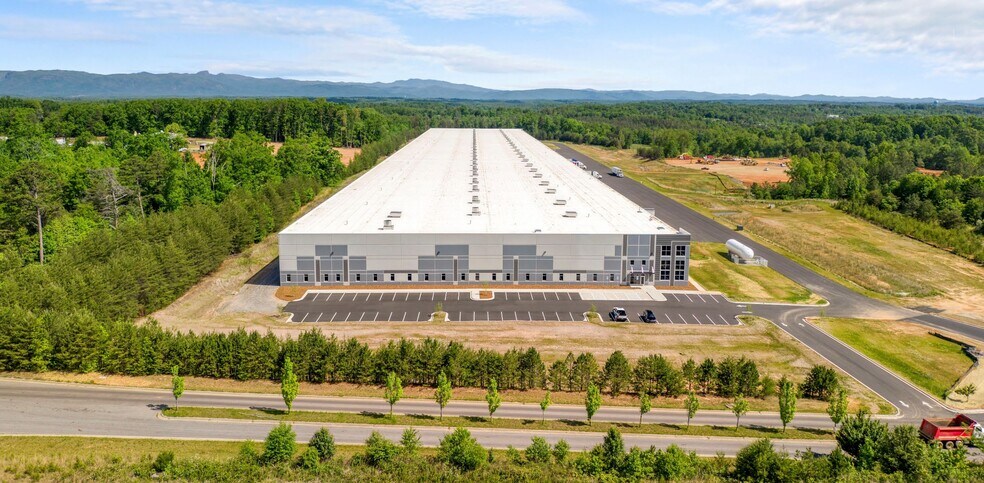 More Photos Of 1101 Unix Dr, Morganton Warehouse For Lease
