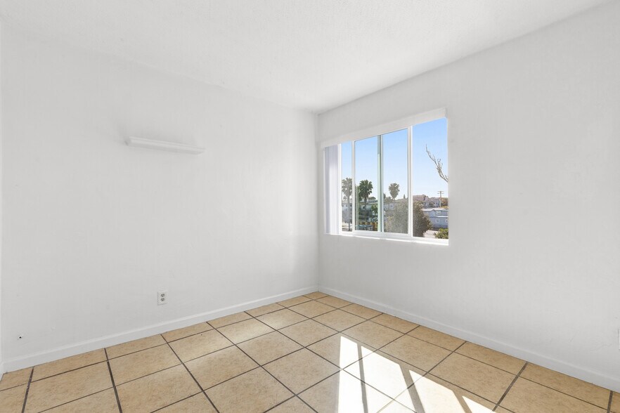 More Photos Of 402 Olivewood Ter, San Diego Multifamily For Sale