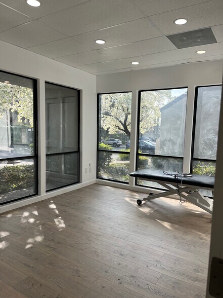 More Photos Of 9286-9290 Madison Ave, Orangevale Loft Creative Space For Lease