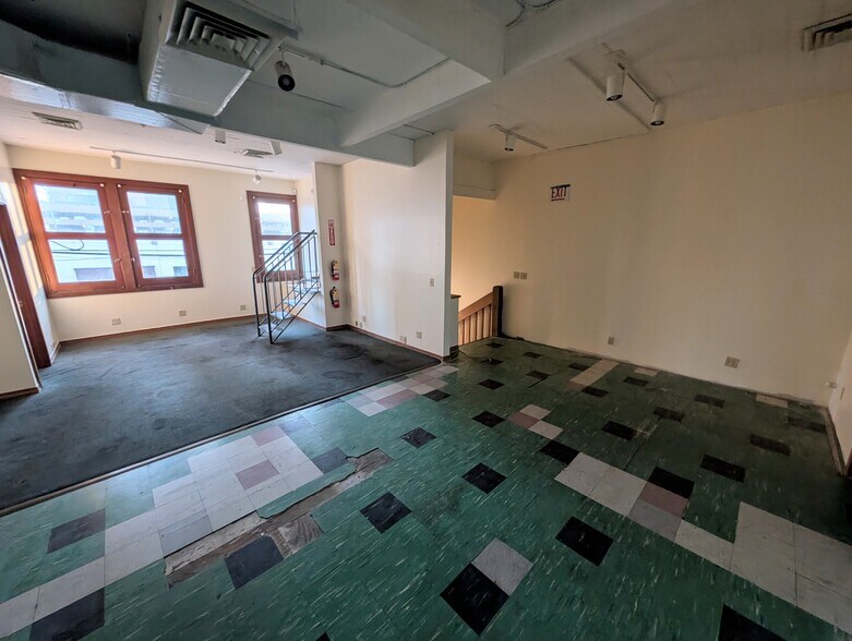 More Photos Of 894 Queen St, Honolulu Storefront Retail Office For Lease