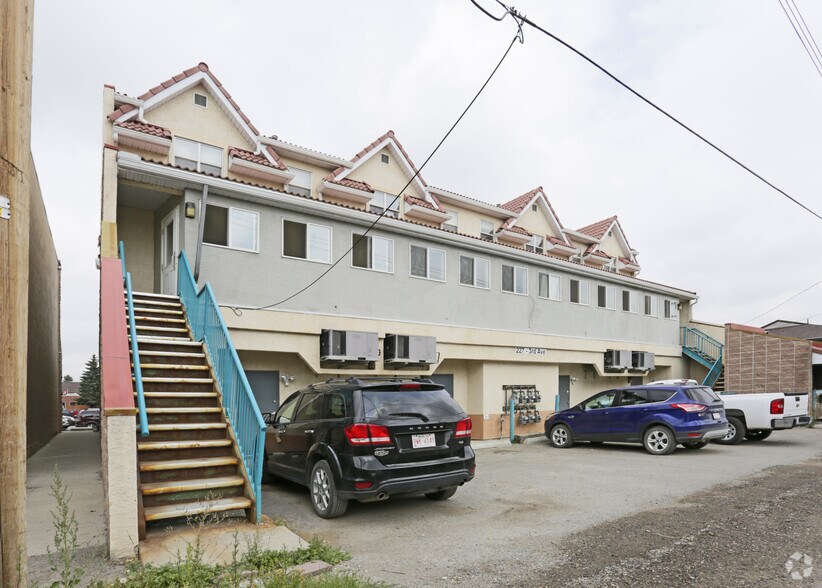More Photos Of 227-231 3rd Ave, Strathmore Storefront Retail Residential For Lease