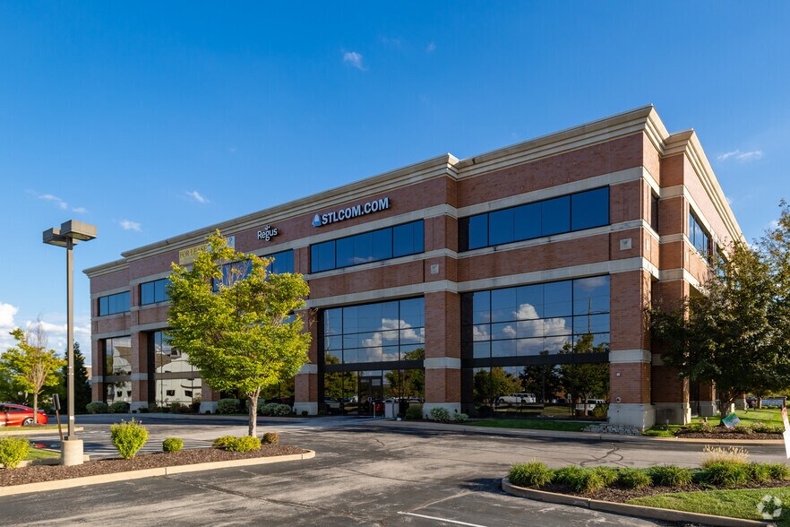 Primary Photo Of 100 Chesterfield Business Pky, Chesterfield Coworking Space