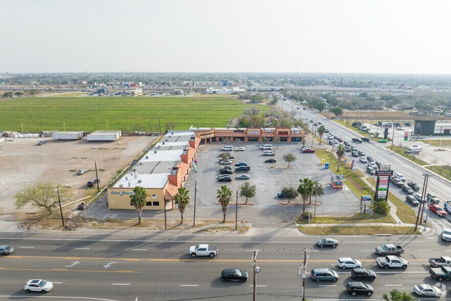 More Photos Of 1618 N Veterans Blvd, San Juan Storefront For Lease