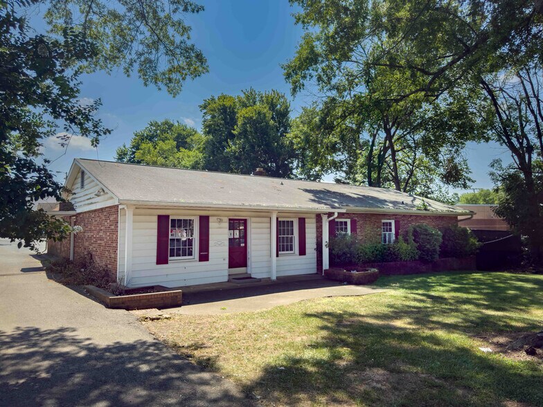 More Photos Of 6916 Harrisburg Rd, Charlotte Office For Sale