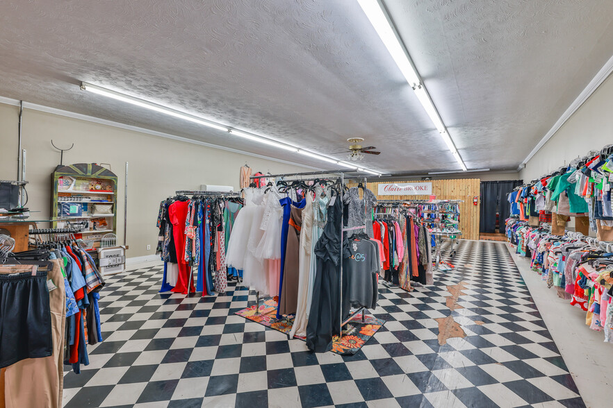 More Photos Of 126 N Wilson St, Dresden General Retail For Sale