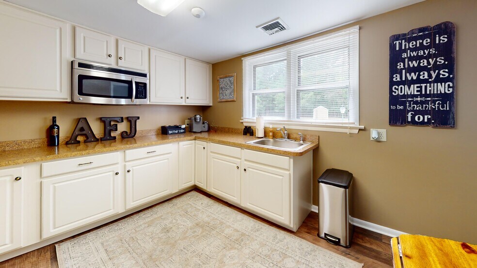 More Photos Of 172 Tuckerton Rd, Medford Office For Sale