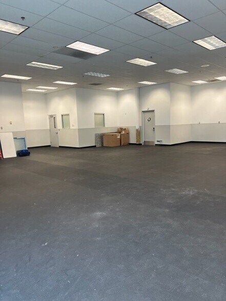 More Photos Of 6095 SE Tualatin Valley Hwy, Hillsboro Health Club For Lease