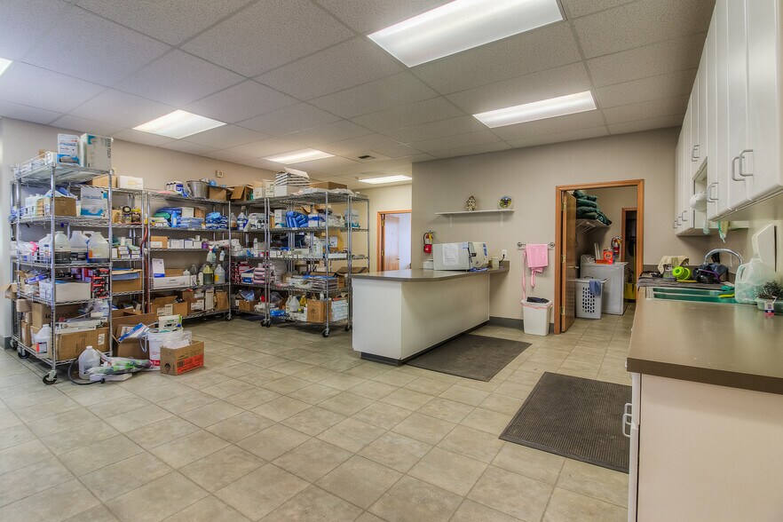 More Photos Of 445 Barnard Blvd, Sunnyside Office For Sale