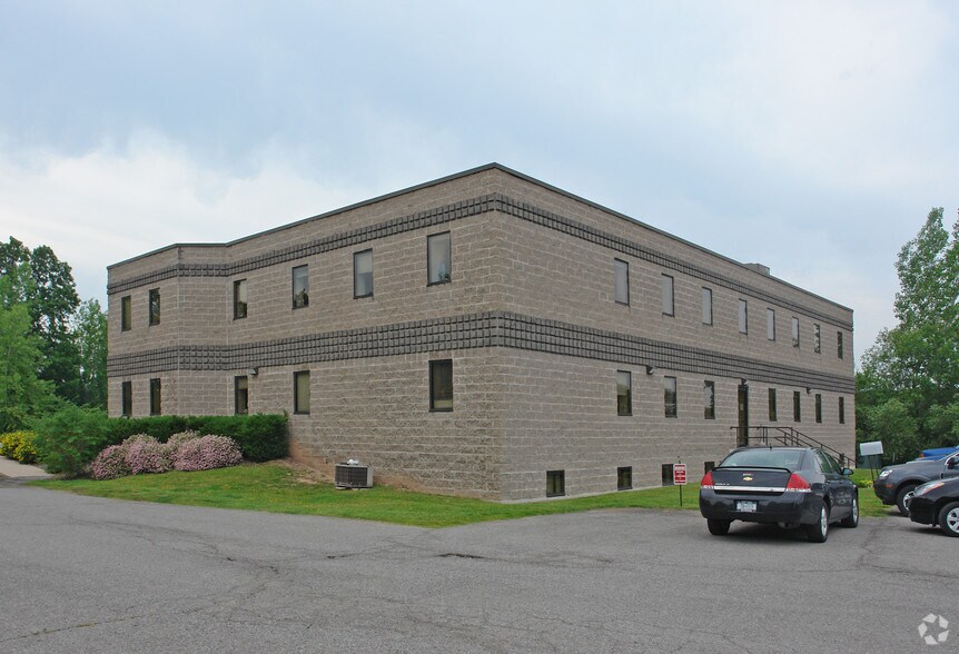 More Photos Of 700 W Metro Park, Rochester Coworking Space