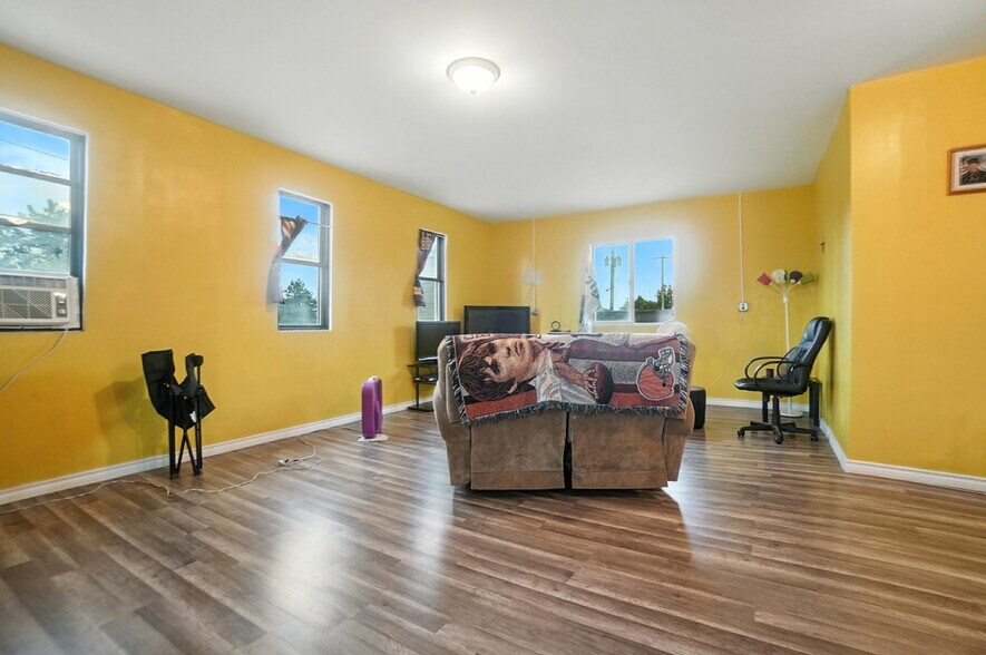 More Photos Of 603 S Broadway St, Dayton Warehouse For Sale