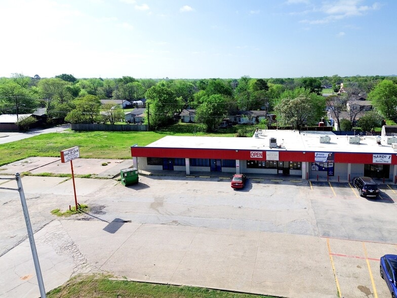 More Photos Of 7822 Great Trinity Forest Way, Dallas Storefront For Sale