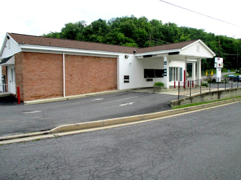 More Photos Of 155 N Richard St, Bedford Bank For Lease