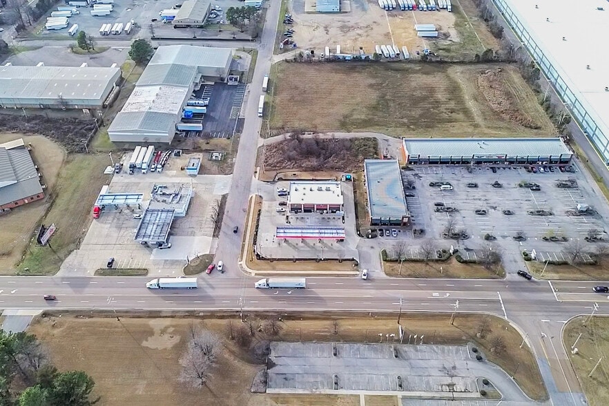 More Photos Of 7641 Hacks Cross Rd, Olive Branch Service Station For Sale