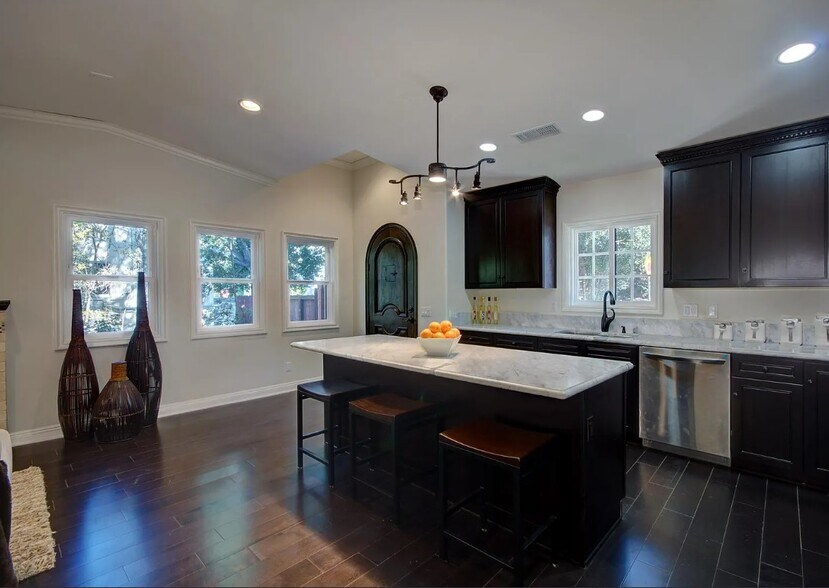 More Photos Of 2127 Vine St, Los Angeles Apartments For Sale