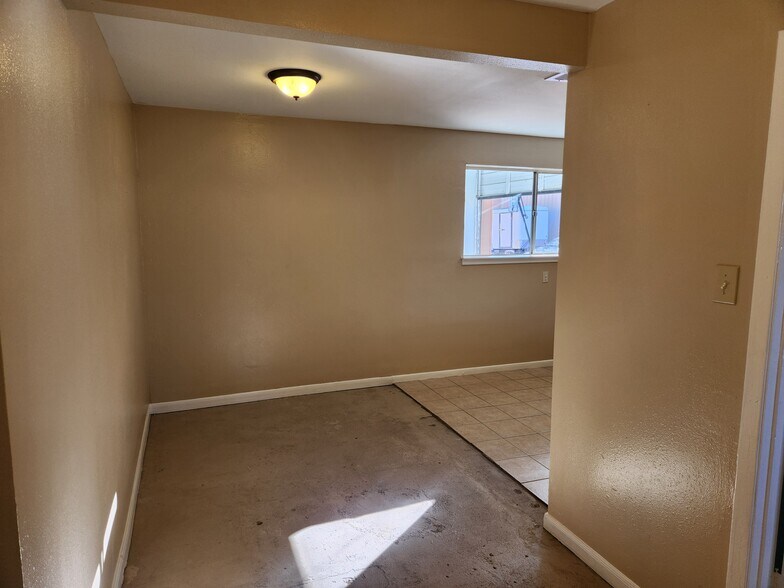 More Photos Of 17610 Hufsmith Kohrville Rd, Tomball Industrial For Lease