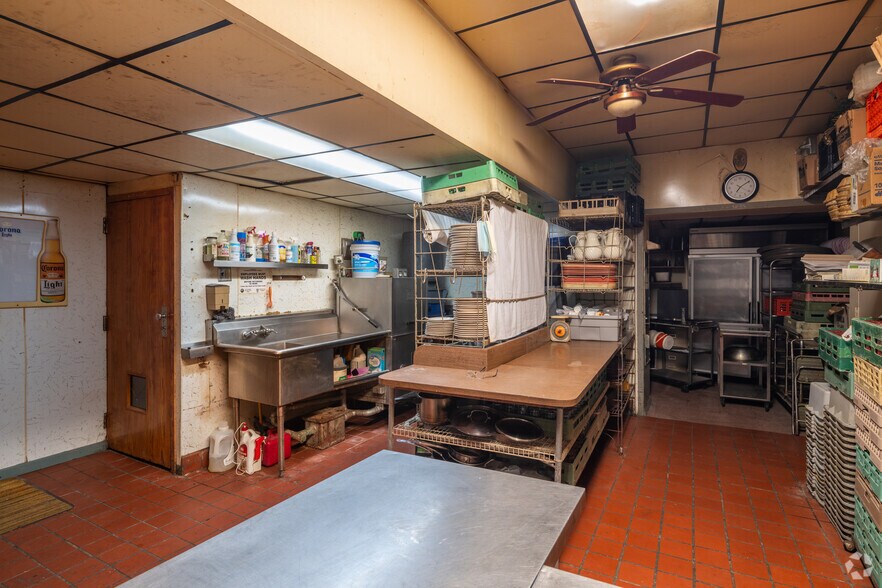 More Photos Of 6071 S Archer Ave, Chicago Restaurant For Sale
