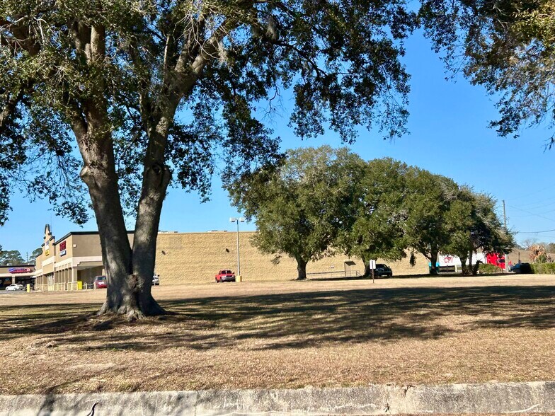 More Photos Of 2550 N Main St, Gainesville Land For Sale