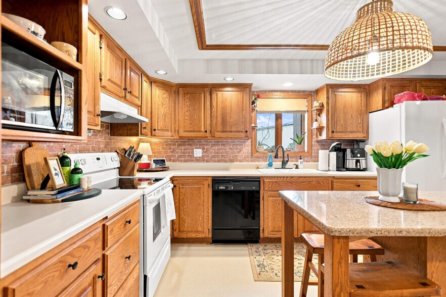 More Photos Of 308 N Wisconsin Dr, Sheboygan Freestanding For Sale