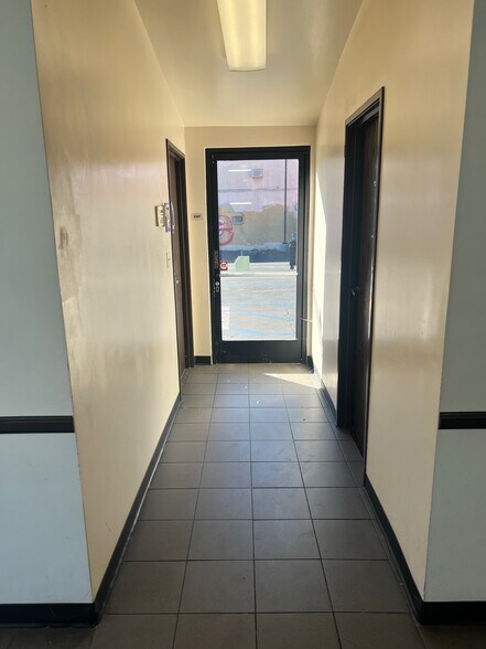 More Photos Of 4442 York Blvd, Los Angeles Auto Dealership For Lease