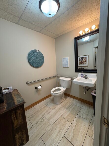 More Photos Of 309 S Chapel St, Louisville Office For Sale