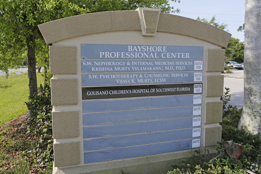 More Photos Of 22655 Bayshore Rd, Port Charlotte Office For Sale