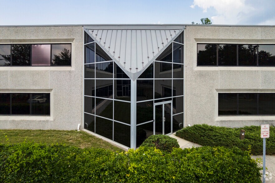 More Photos Of 7951 Angleton Ct, Lorton Warehouse For Sale