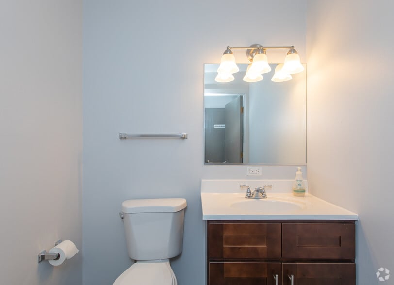 More Photos Of 666 Dundee Rd, Northbrook Unknown For Lease