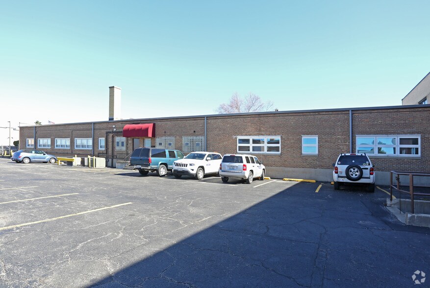 More Photos Of 5818 S Archer Rd, Summit Loft Creative Space For Lease