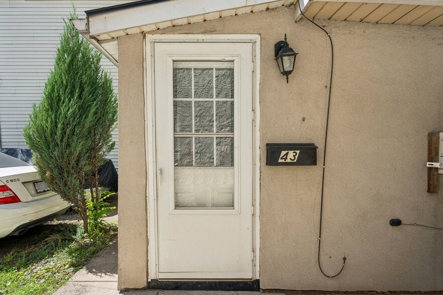 More Photos Of 43 Whitfield Av, Hamilton Manufacturing For Sale